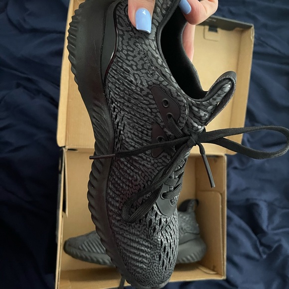 Adidas AlphaBounce - Picture 2 of 3